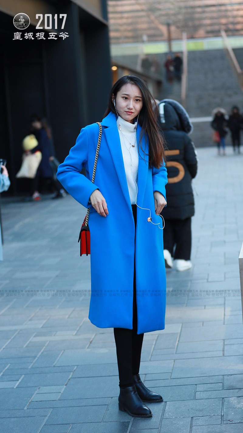 街拍:三里屯潮拍时髦穿搭 让美女瞬间成为宅男女神