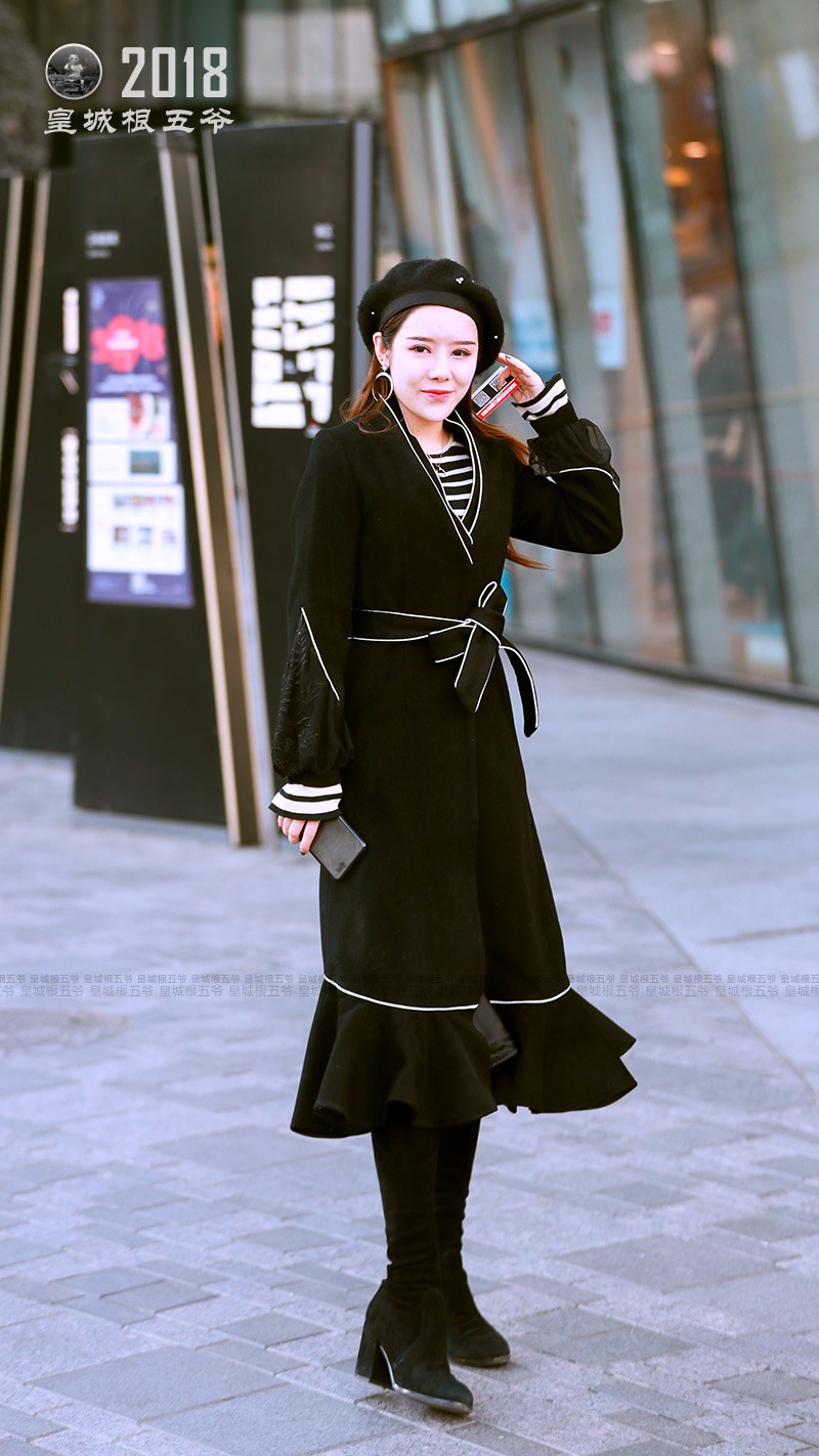 街拍:女孩子要懂得打扮自己 会穿衣打扮的女孩才有女人味