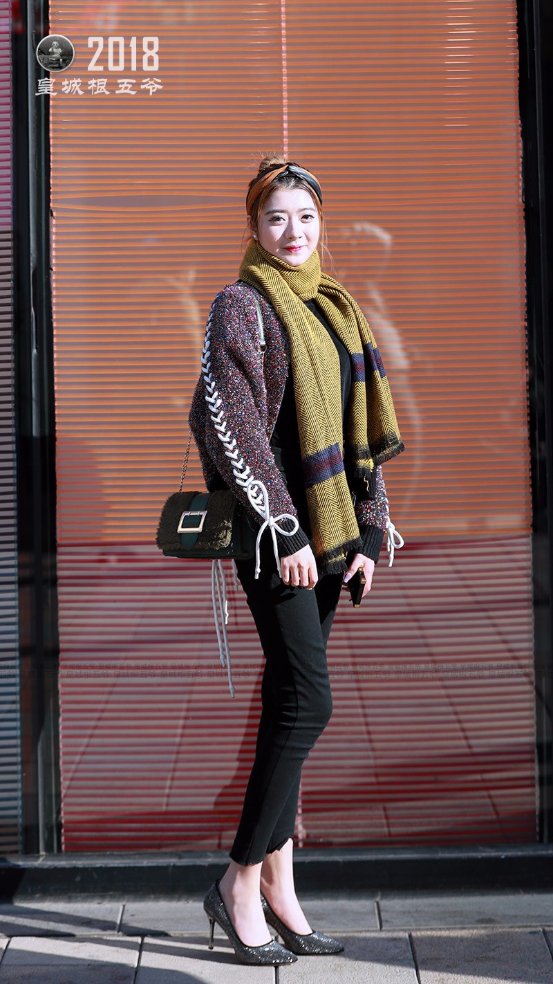 三里屯街拍:没见过世面的小编 偶遇了一个非常漂亮的小仙女