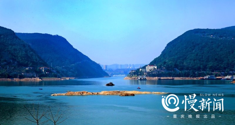 除了赏花,这几日重庆"水天一色"的美景也让人迷醉
