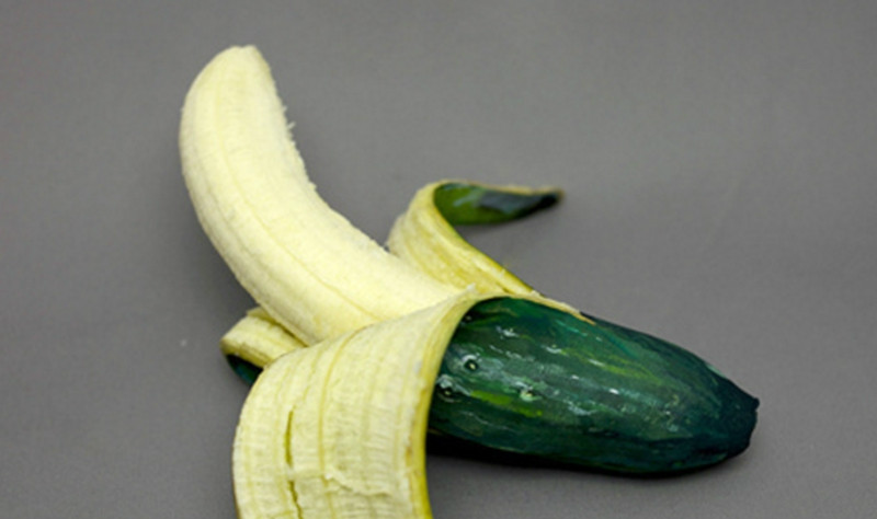 打开之后,却是小编最喜欢吃的西瓜看着好像是一条黄瓜,绿油油的打开后