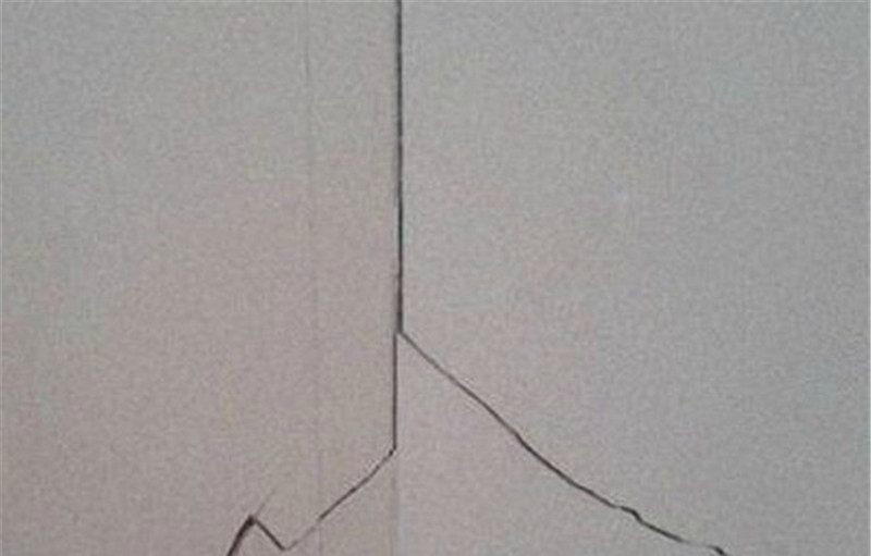 瓷砖开裂破损有划痕?教你一招,这样做轻松修复地砖完好如新