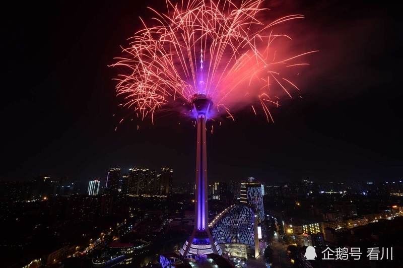 339米高塔上演环保无污染电子烟花秀
