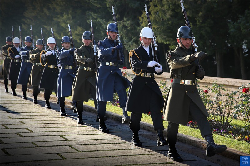 土耳其帅哥都在当兵,国父纪念馆养眼的卫兵换岗仪式