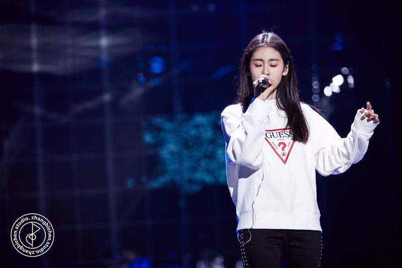 张碧晨守关天籁决赛全新演绎花心获好评