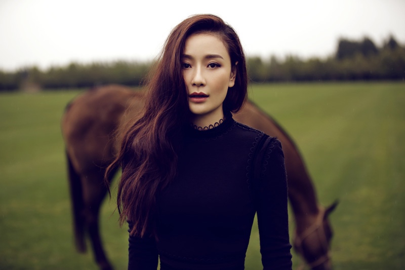 孙宁新剧《不婚女王》上海开拍 拼命三娘不畏严寒