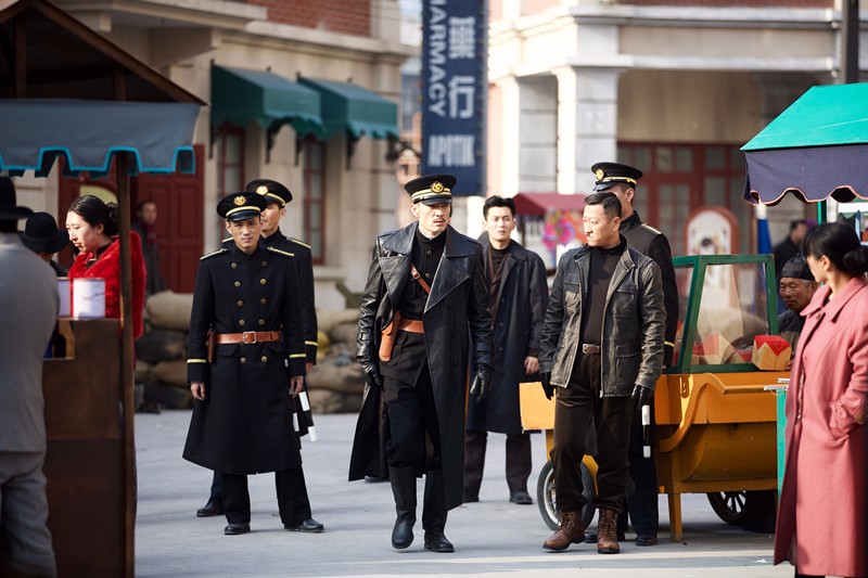 李光洁《和平饭店》反派气质迷人 狠虐"土匪"雷佳音