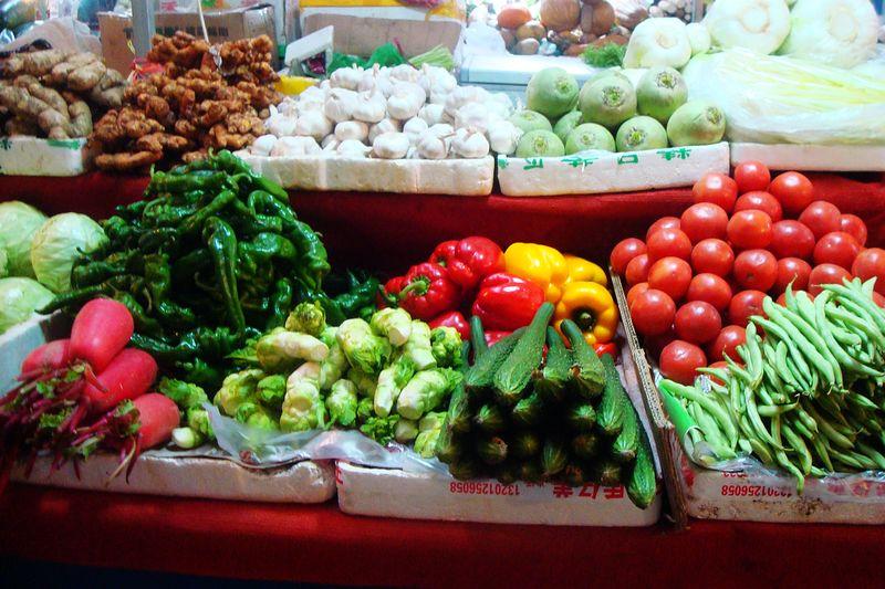 看看春天的新疆菜市场,品种太全了,价格你都想不到