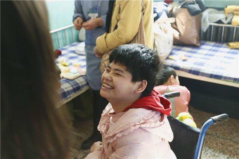 谁看谁流泪, 年三十陪孤儿院残疾孩子一起过年!