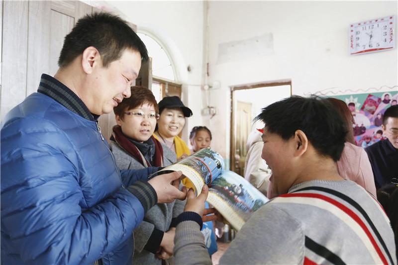 石家庄爱尔眼科医院孟凡宝总经理特意嘱咐员工购买的,当他了解到孤儿