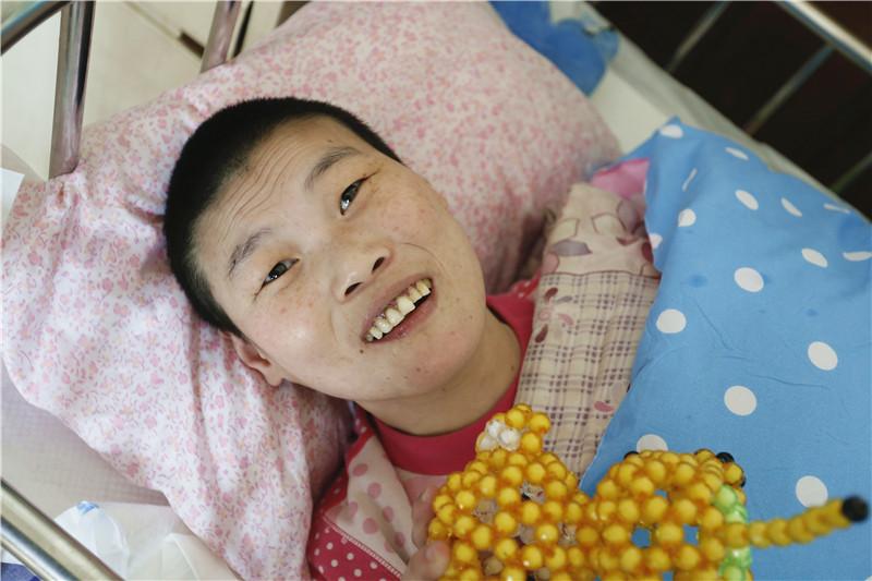 谁看谁流泪, 年三十陪孤儿院残疾孩子一起过年!