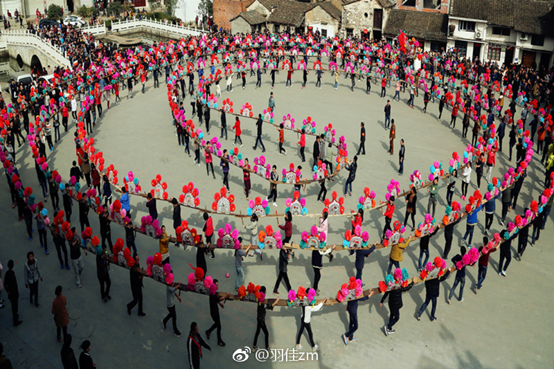 万人共舞,浦江板凳龙耍得惊心动魄