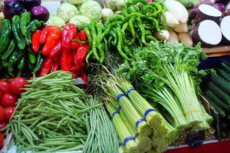 新疆,一般内地有的,我们这里都有,不是说,我们冬天零下20多度,蔬菜少