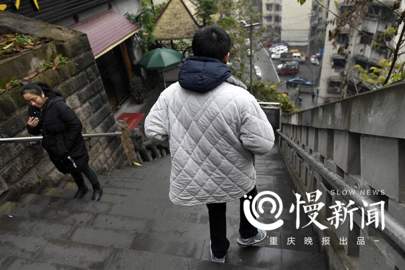 跟踪人盯鞋子,是他从业10多年来跟踪人从未失手的绝招——一个人在外