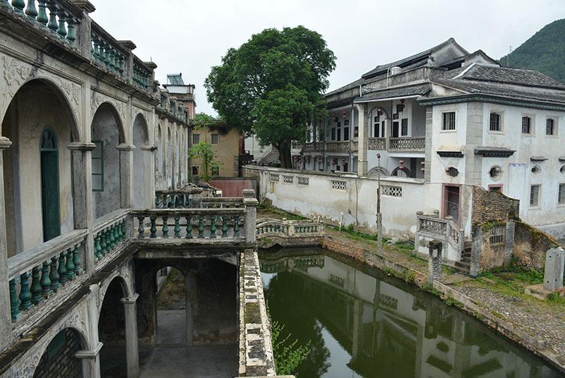 百侯"三十六巷,巷巷都一样".