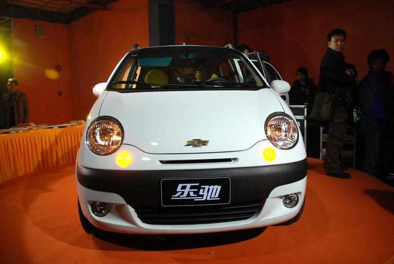 挂雪佛兰标, 却是五菱生产, 奇瑞qq原型车