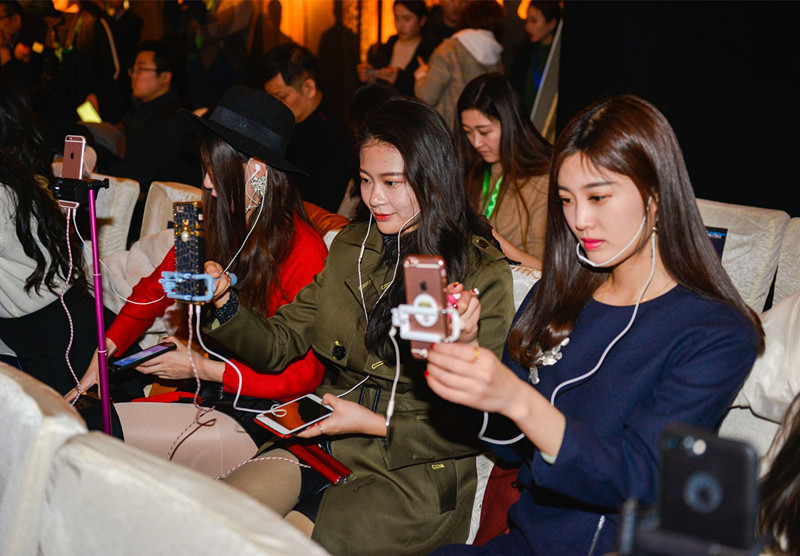 网红直播助力陕西智慧旅游 现场人气爆棚