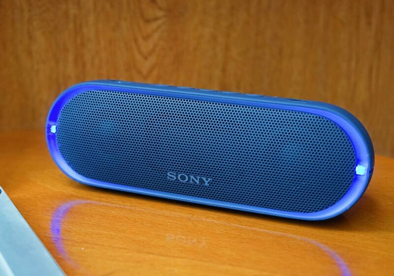 这款全新的srs-xb20蓝牙音箱虽然小巧,但凭借着绚丽的led灯光以及超强