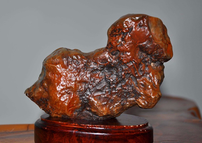 戈壁石种类繁多,像玛瑙,碧玉,玉髓石类,风棱石,戈壁千层石,沙漠玫瑰石