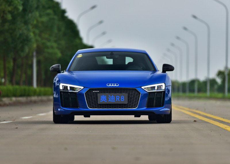 2017款奥迪r8蓝色旋风类比速度与激情8豪车