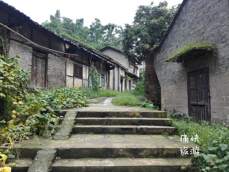 狮市一座沱江边的原始古镇
