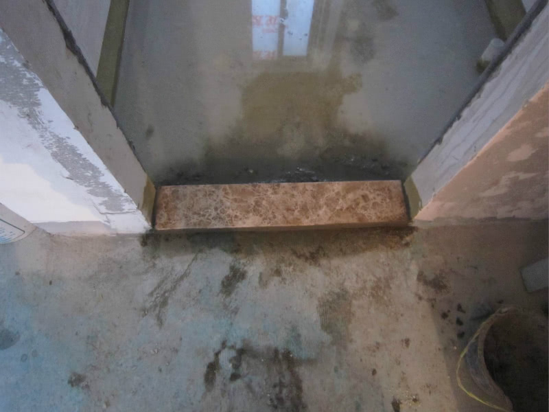 卫生间明明做了防水又漏水?原因竟是门槛石!幸亏知道的早