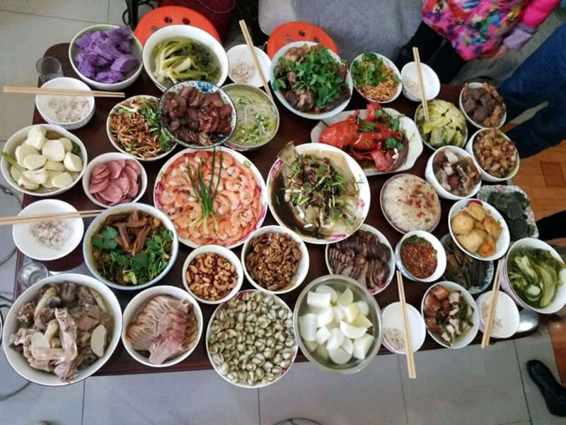 农村的年夜饭现在也很精致了哦.