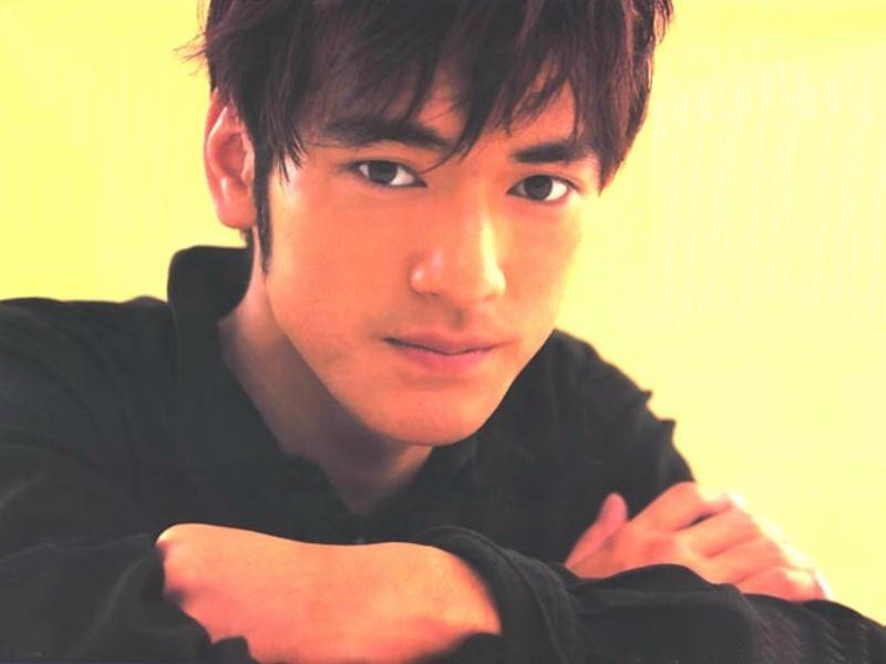 农民版金城武看看像不像网友有妆发造型其实比本尊还帅