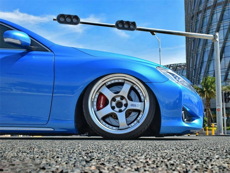 全车鹦鹉漆的锐志三代(x140)改装案例