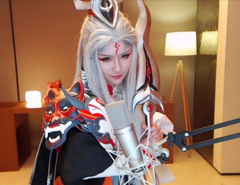 阿冷cos王者荣耀明世隐 被自己的女装大佬所迷倒