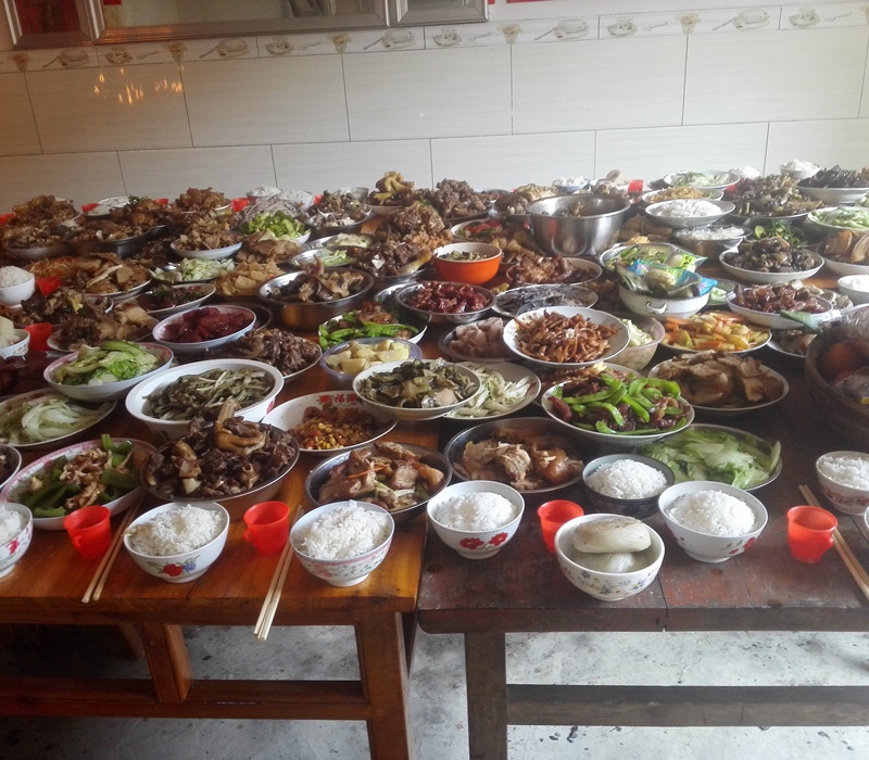 广西农村春节年夜饭大鱼大肉琳琅满目真让人大饱口福啊