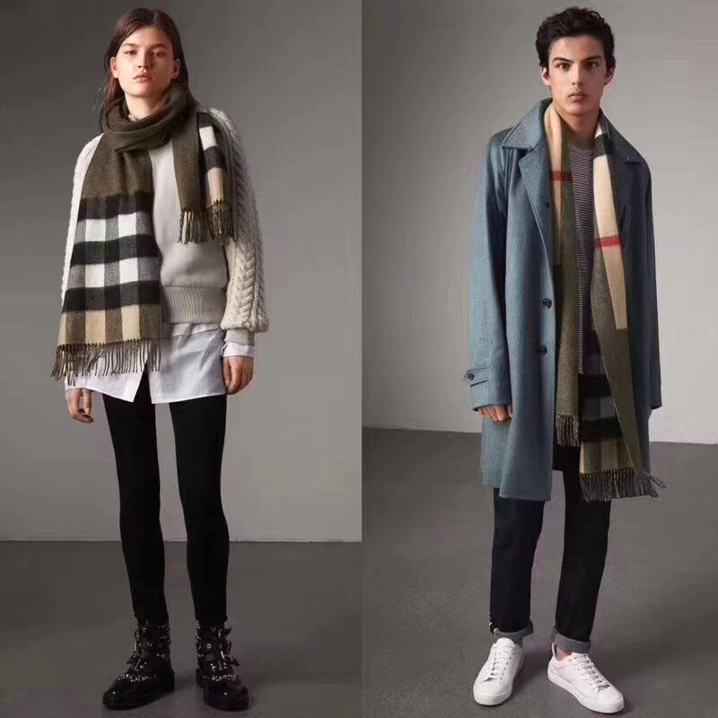 如何挑选巴宝莉围巾让冬天不再寒冷