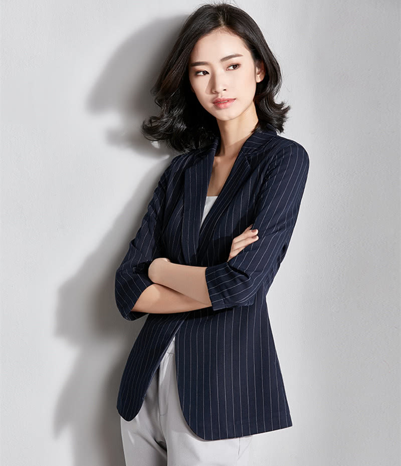 条纹再回潮,演绎经典格调,这些竖条纹小西装你不能错过