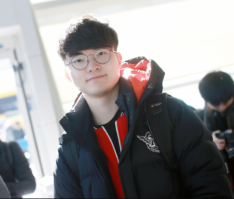 faker终于"奢侈"了一回 直播中买下瑞兹专属冠军皮肤