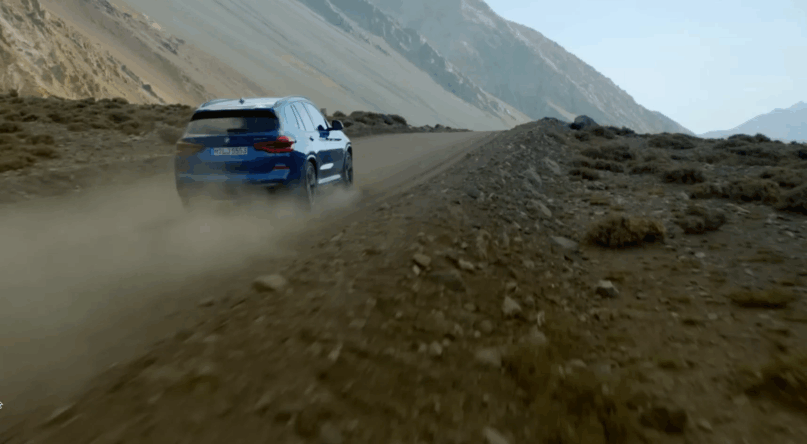 看五菱宏光虐宝马3系的动图!爽!都是前置后驱,我装货而已!