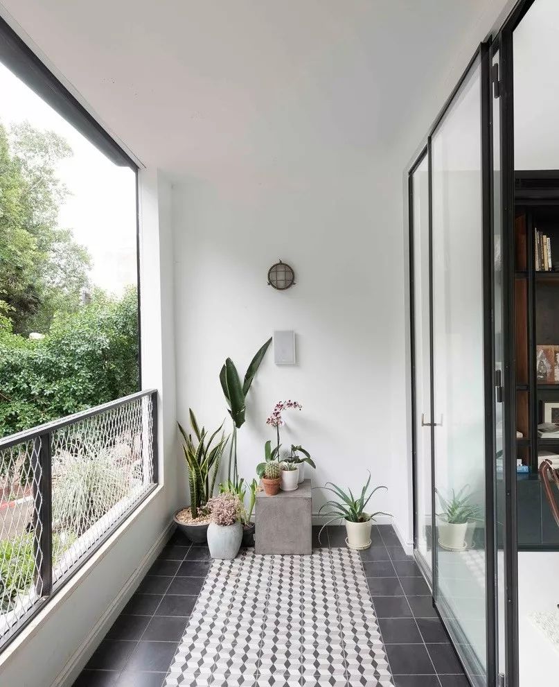 向外延伸的艺术阳台