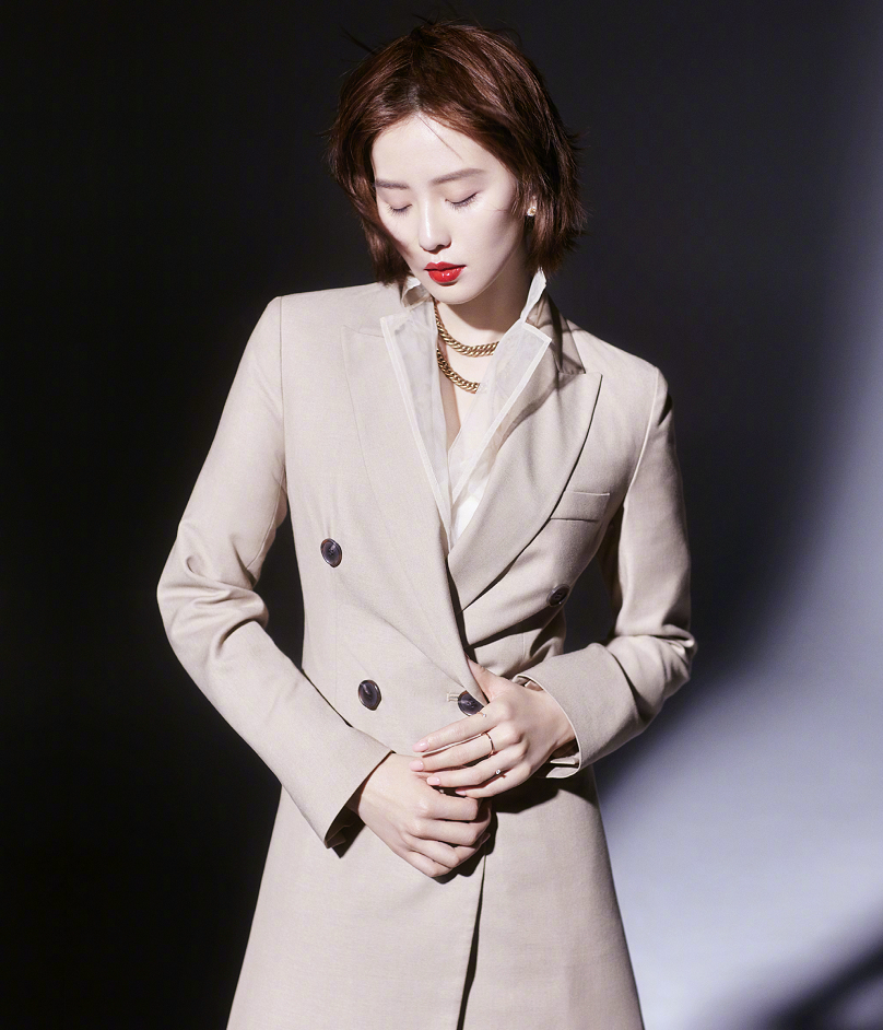 刘诗诗杂志封面 灵动优雅宠辱不惊太有气质了