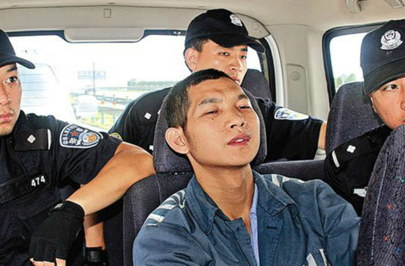 中国悍匪排行,他被一个女人吓得磕响头,他一句狂言让警方都害怕