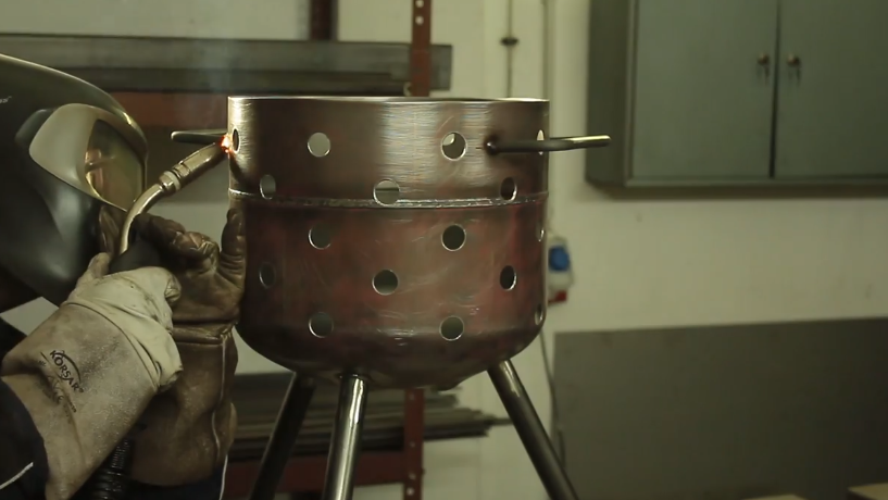 牛人打造一个这样的铁炉子,至少能用20年,太实用了