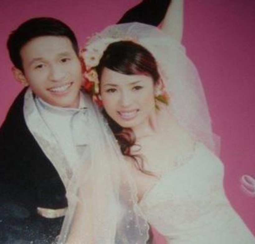 宋小宝和妻子的结婚照就知道当年他也是个白马王子