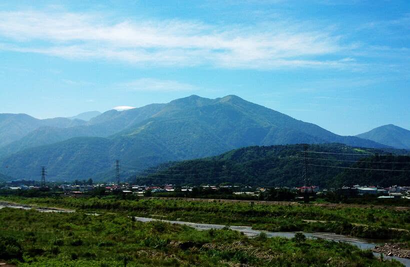 鲤鱼潭风景区位于台湾省南投县埔里镇东侧,占地19公顷,光湖面积约17