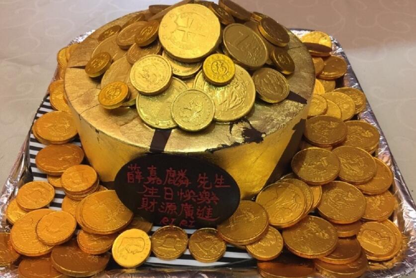 蛋糕上都是金币