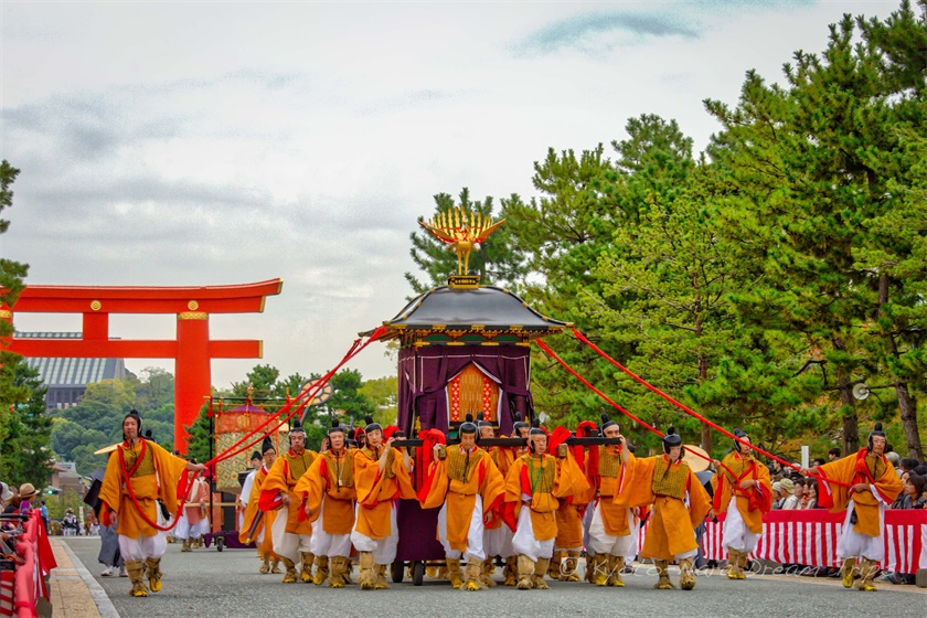 去京都为时代祭盛装打扮