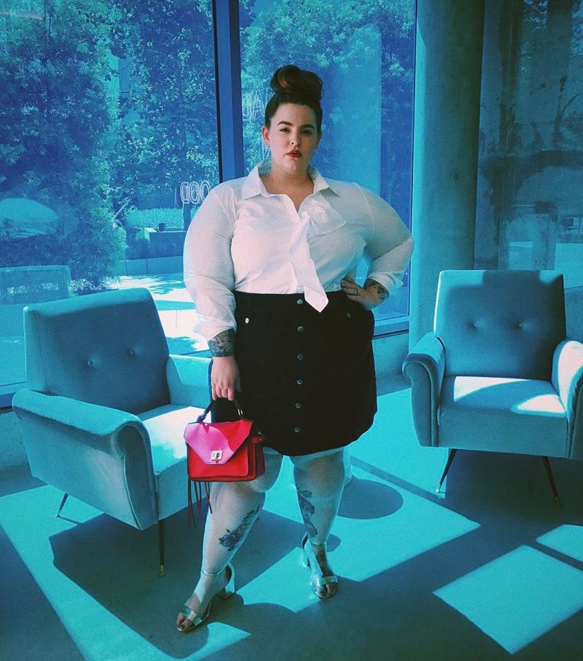 泰斯·霍丽迪: 一个美的不同寻常的胖女孩|美的|泰斯|霍丽迪_新浪新闻