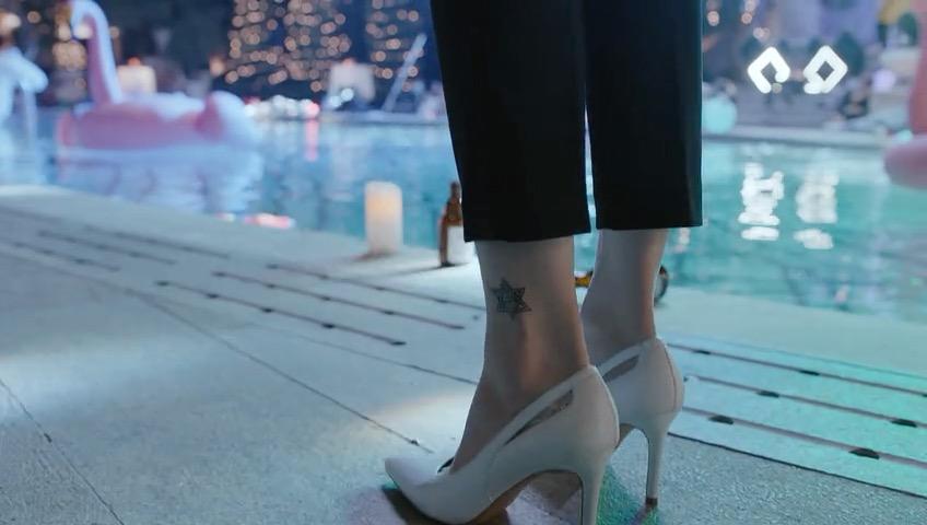 看江疏影的纹身与炸毛发型, 《恋爱先生》角色细节做得还真到位