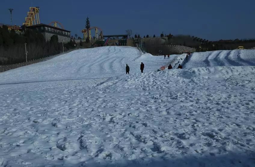 新乡滑雪场五龙山图片