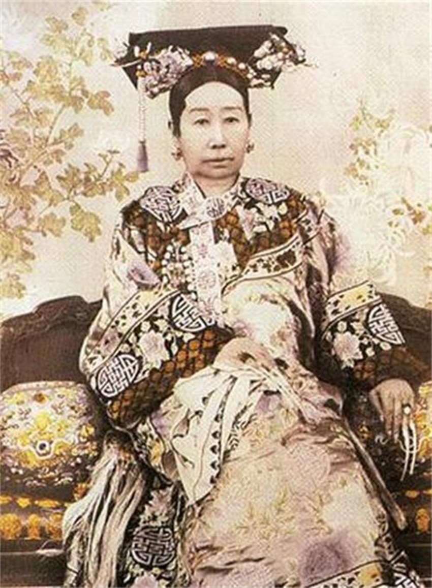 慈安有杀掉慈禧的特权,不是她主动废了,慈禧也不敢胡作非为