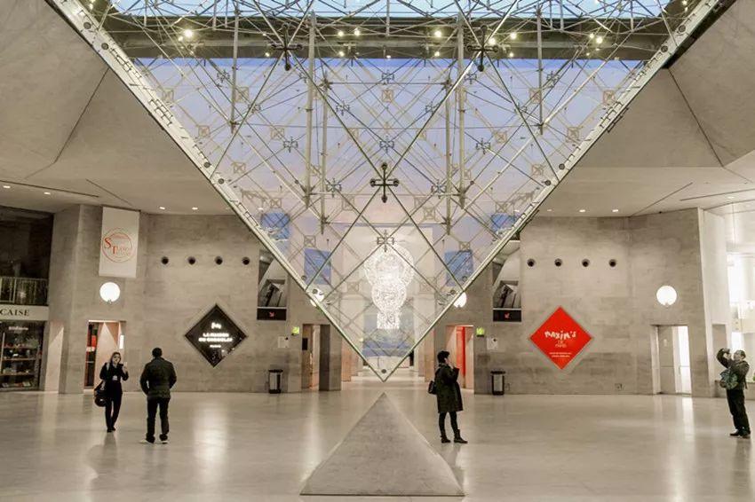 匠心建筑 | 没建好前它被嘲讽为死人之宫,磕碜的钻石, 之后却被誉为