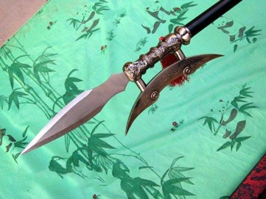 唐朝猛将薛仁贵使用兵器,属青龙戟类型,薛仁贵凭此戟东征西讨,冲锋