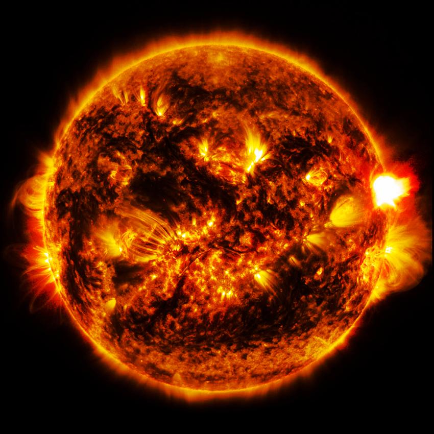 太阳18小时内2次喷出巨型怪物都比地球大数倍人类危险吗